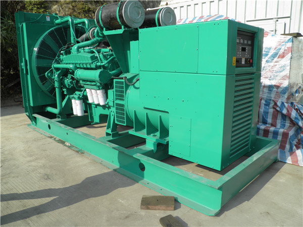 元谋出租发电机 发电机组厂家：柴油发电机组的控制屏的作用是什么？
